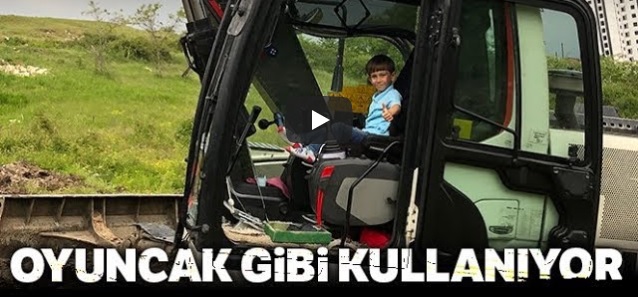 Bu Çocuk Oyuncak Gibi İş Makinesi Kullanıyor